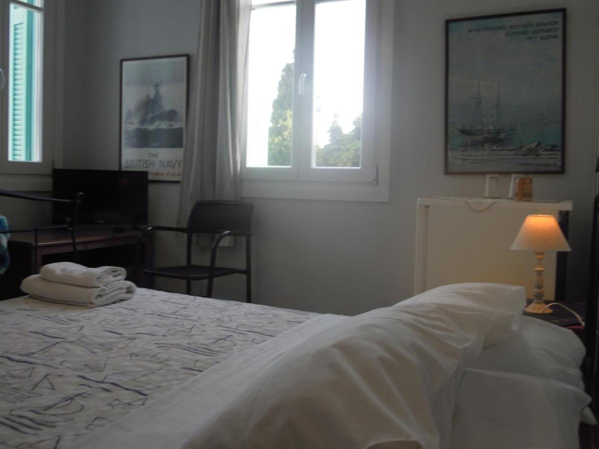 Blue Dolphin Hotel Batsi  Luaran gambar