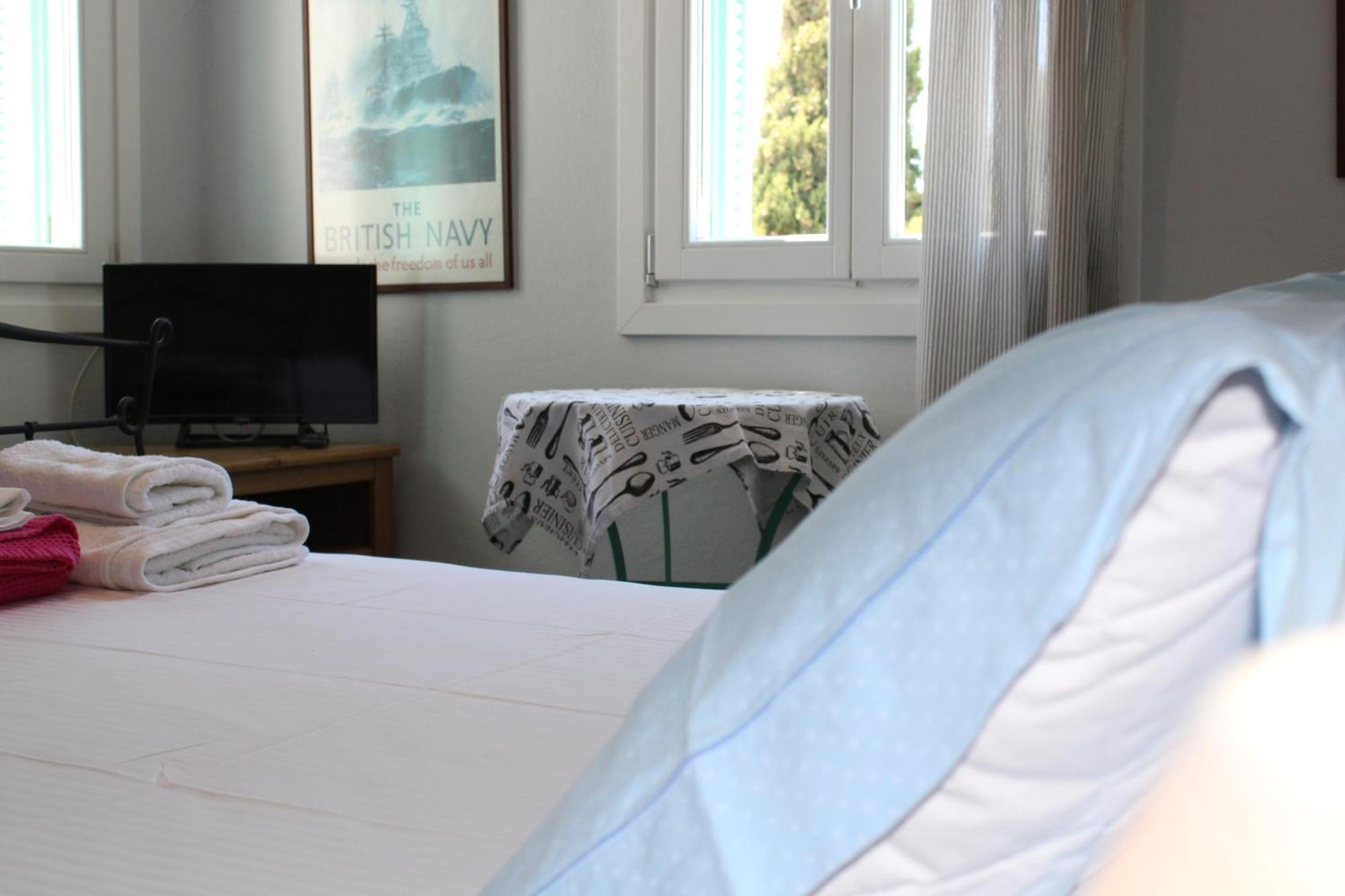 Blue Dolphin Hotel Batsi  Luaran gambar
